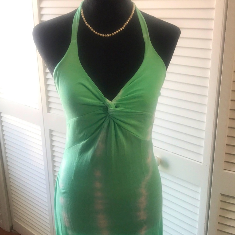 Cute halter neck dress.